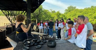 Estudantes de Brejetuba conhecem polo das Paneleiras de Goiabeiras
